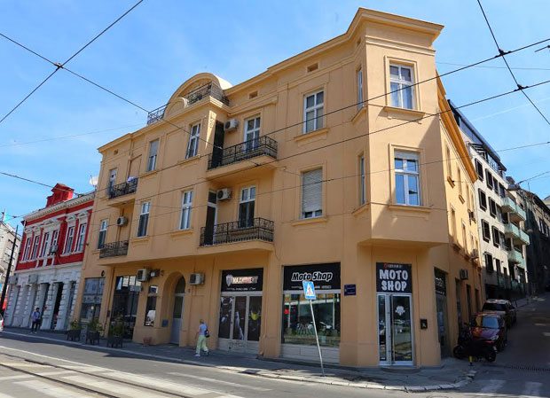 Лепотице под сјајем рефлектора